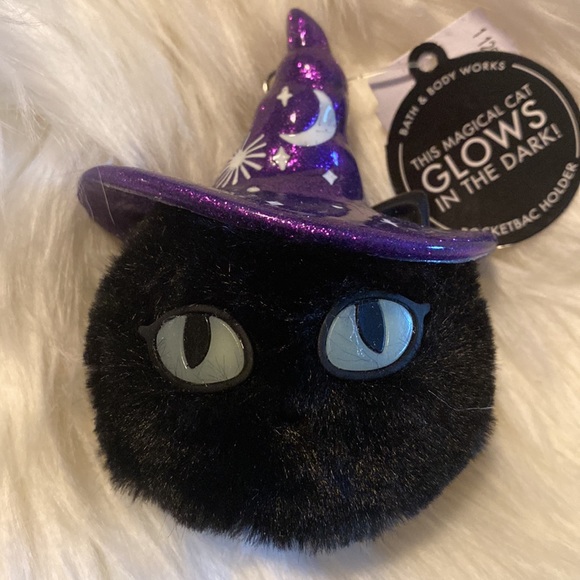 GLOW-IN-THE-DARK BLACK CAT POM
Sanitizer Holder - Picture 4 of 6